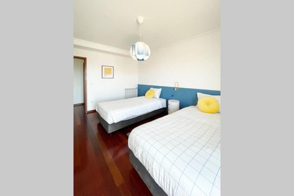 Yellow House Aveiro Smart Tv And Garage Exterior foto