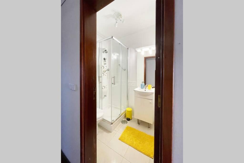 Yellow House Aveiro Smart Tv And Garage Exterior foto